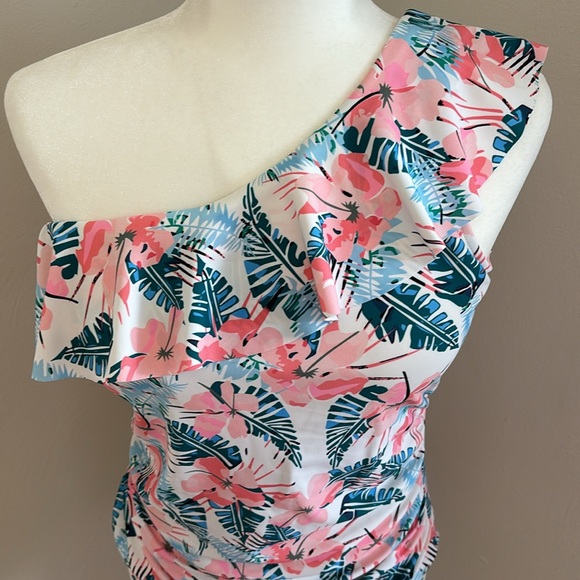 One Shoulder Ruffle Swimsuit - Picture 3 of 7